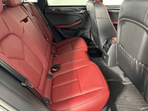 Certified 2025 Porsche Macan image 28