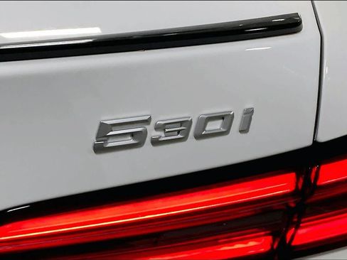 New 2027 BMW 530i xDrive w/ M Sport Package AWD/4WD image 15