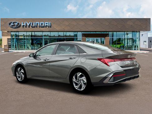 New 2026 Hyundai Elantra Limited FWD image 4