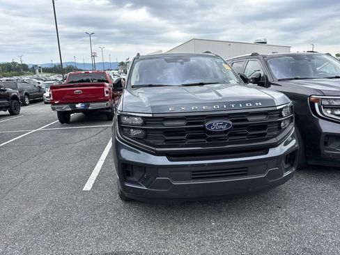Used 2025 Ford Expedition Active AWD/4WD image 4