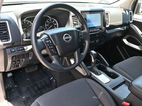 Used 2022 Nissan Frontier SV w/ Technology Package AWD/4WD image 9