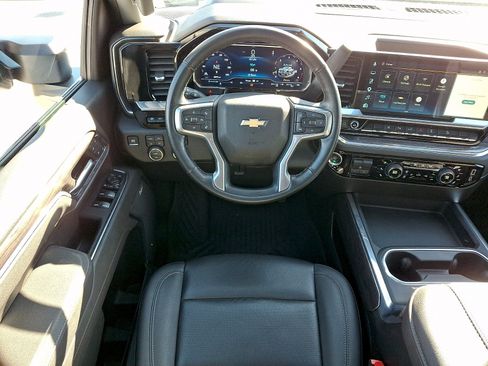 Used 2025 Chevrolet Silverado 2500 LTZ w/ LTZ Premium Package AWD/4WD image 10
