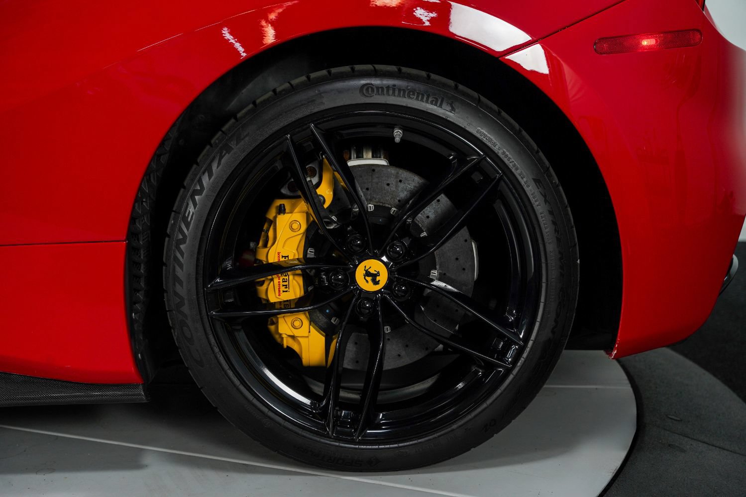 Used 2016 Ferrari 488 GTB RWD image 19