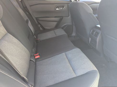 Used 2024 Nissan Rogue SV image 11