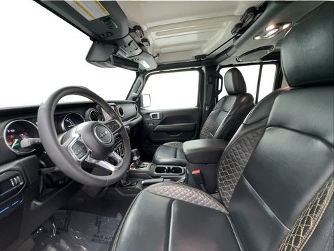 Used 2023 Jeep Wrangler Unlimited Sahara AWD/4WD image 19