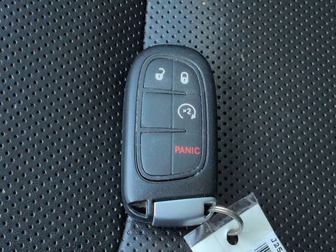 Used 2021 Jeep Cherokee Latitude Lux w/ Sun & Sound Group image 29