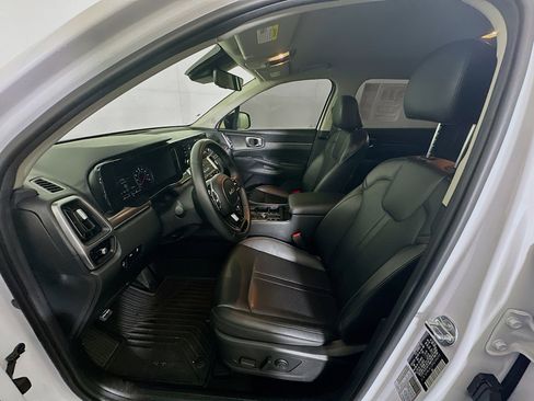 Used 2023 Kia Sorento S image 13