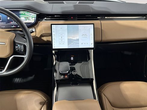 Used 2025 Land Rover Range Rover Sport SE image 11