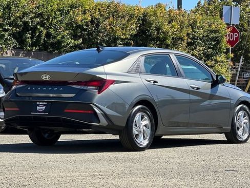 New 2026 Hyundai Elantra SE FWD image 6