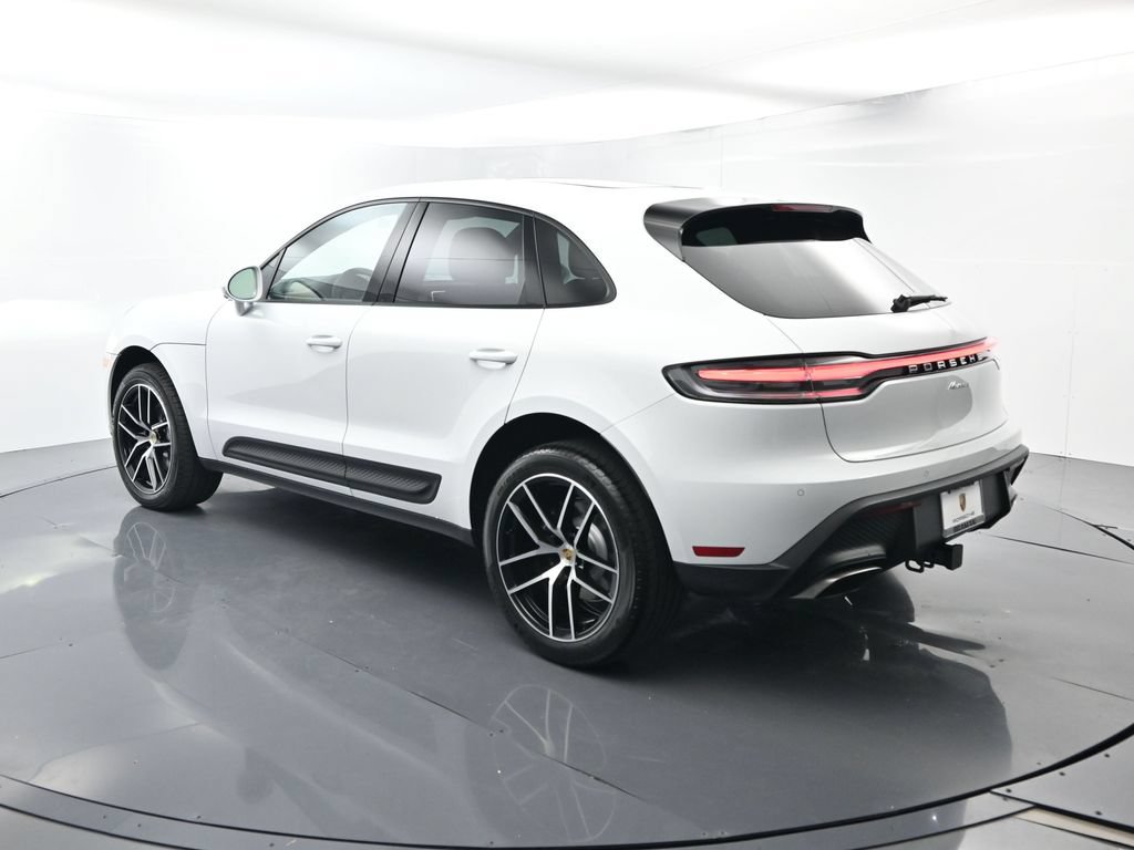 Certified 2026 Porsche Macan AWD/4WD image 3