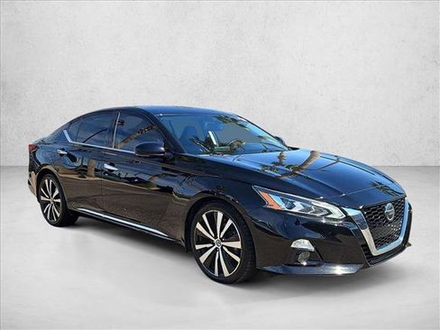 Used 2019 Nissan Altima 2.5 Platinum image 3
