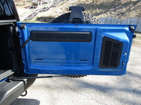 Used 2025 Ford Bronco Badlands image 16