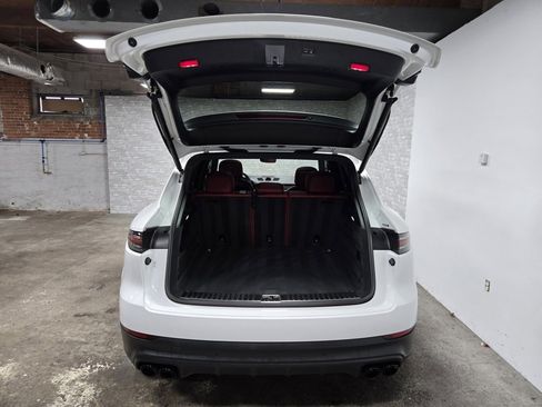 Used 2022 Porsche Cayenne Platinum Edition image 39