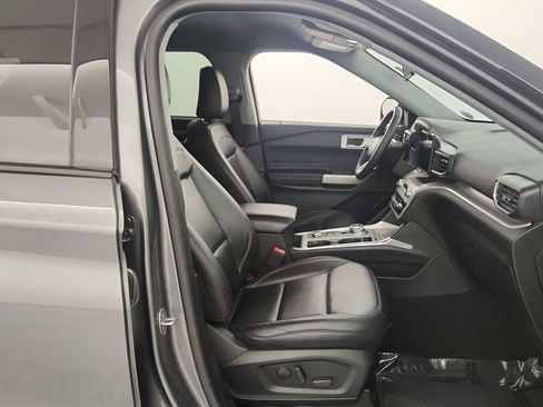 Used 2023 Ford Explorer XLT w/ Equipment Group 202A image 31