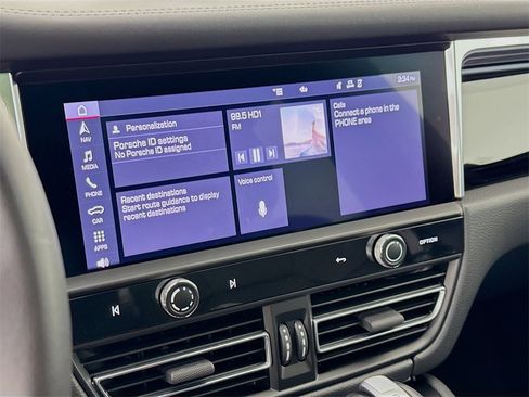 Used 2025 Porsche Macan image 18