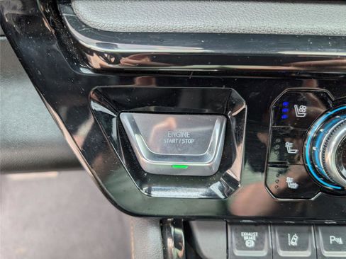 Used 2025 GMC Sierra 2500 AT4 w/ AT4 Premium Plus Package image 22