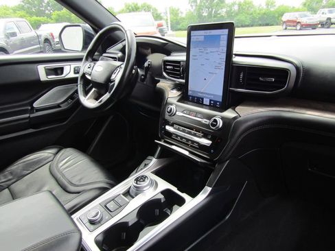 Used 2020 Ford Explorer Platinum w/ Premium Technology Package AWD/4WD image 38