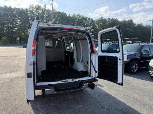 Used 2016 GMC Savana 2500 RWD image 23