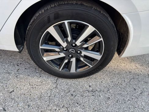 Used 2025 Nissan Versa SV FWD image 24
