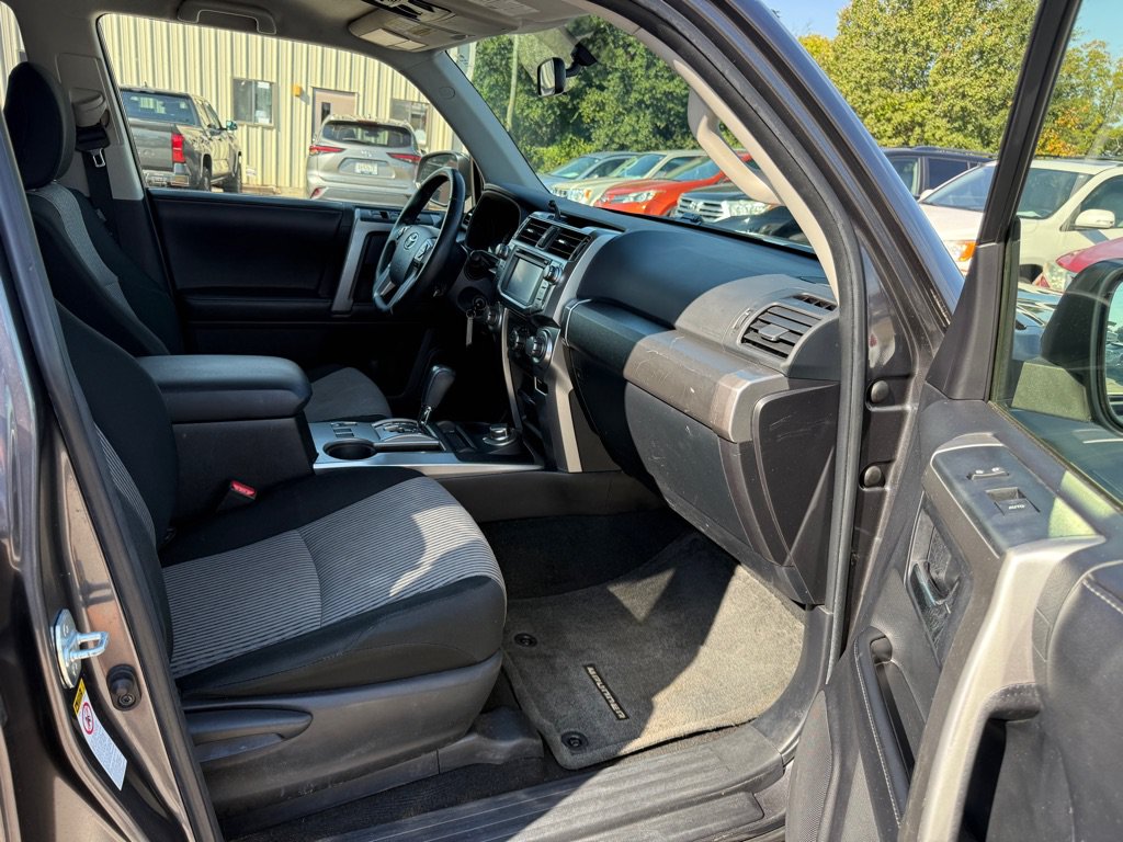 Used 2014 Toyota 4Runner SR5 AWD/4WD image 15