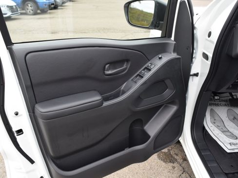 Used 2026 Nissan Frontier SV w/ All-Weather Content Package AWD/4WD image 12
