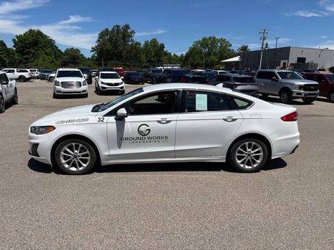 Used 2020 Ford Fusion SE FWD image 2