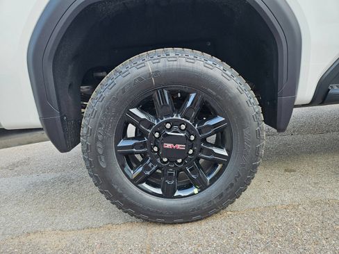 New 2026 GMC Sierra 2500 AT4 w/ AT4 Premium Plus Package AWD/4WD image 31