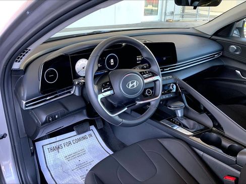 Used 2025 Hyundai Elantra SEL image 18