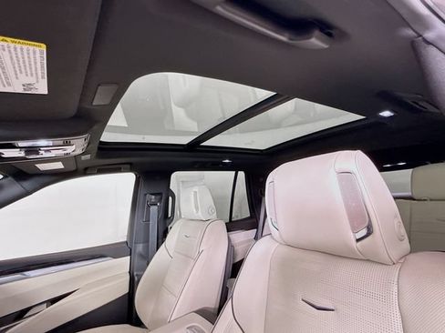 Used 2025 Cadillac Escalade Sport w/ LPO, Floor Liner Package AWD/4WD image 25