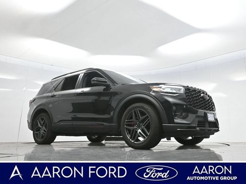 Used 2025 Ford Explorer ST AWD/4WD image 2