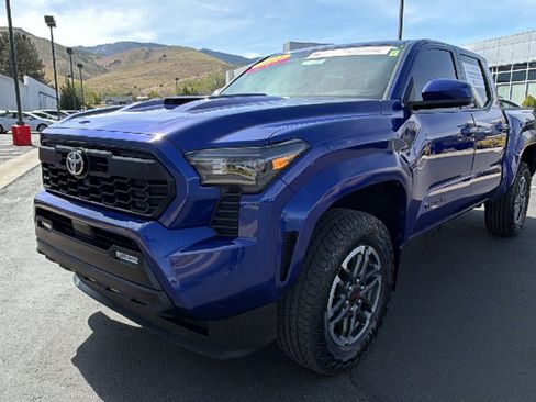 Used 2024 Toyota Tacoma TRD Sport AWD/4WD image 7