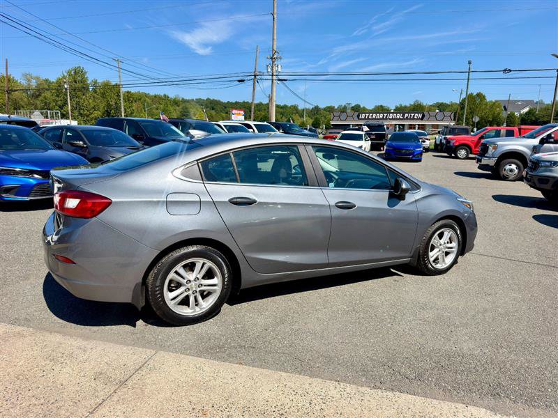 Used 2018 Chevrolet Cruze LT w/ Sun And Sound Package FWD image 6