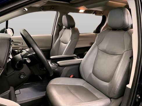 Used 2021 Toyota Sienna Limited FWD image 24