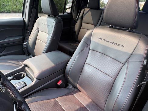 Used 2025 Honda Ridgeline Black Edition image 17
