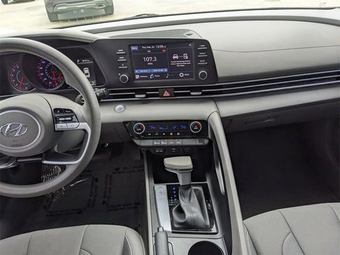 Used 2023 Hyundai Elantra SEL image 17