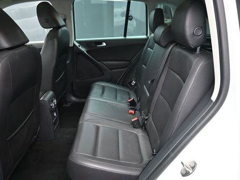 Used 2015 Volkswagen Tiguan SE image 19