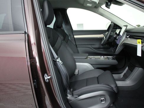 New 2025 Volvo EX90 Ultra w/ Protection Package Premier image 10