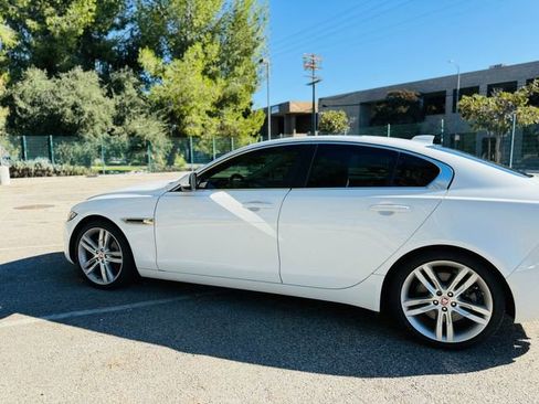 Used 2017 Jaguar XE Prestige image 7