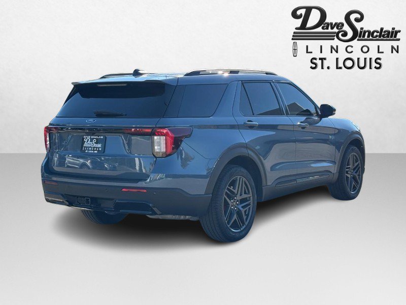 Used 2025 Ford Explorer ST-Line w/ Premium Package AWD/4WD image 3