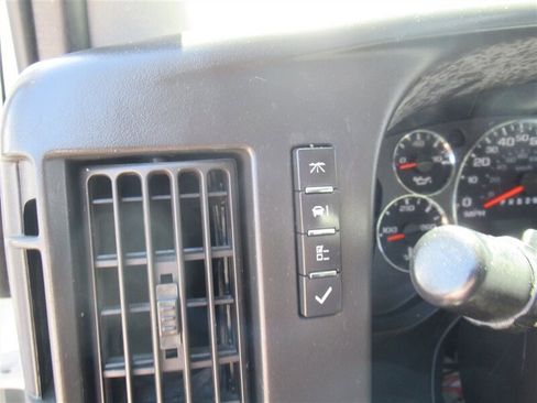 Used 2014 Chevrolet Express 2500 image 18