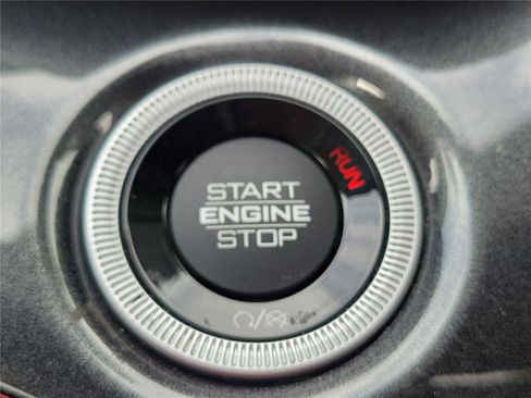 Used 2023 Jeep Grand Cherokee Laredo image 29