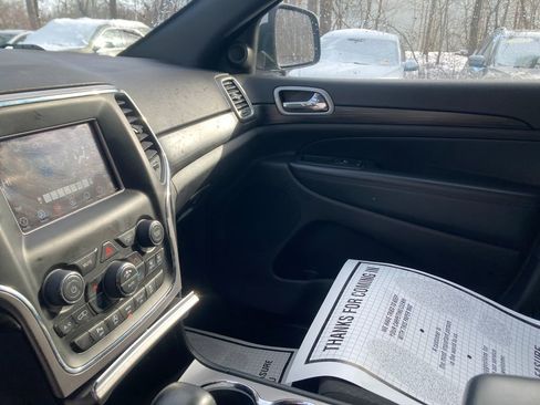 Used 2020 Jeep Grand Cherokee Laredo image 15