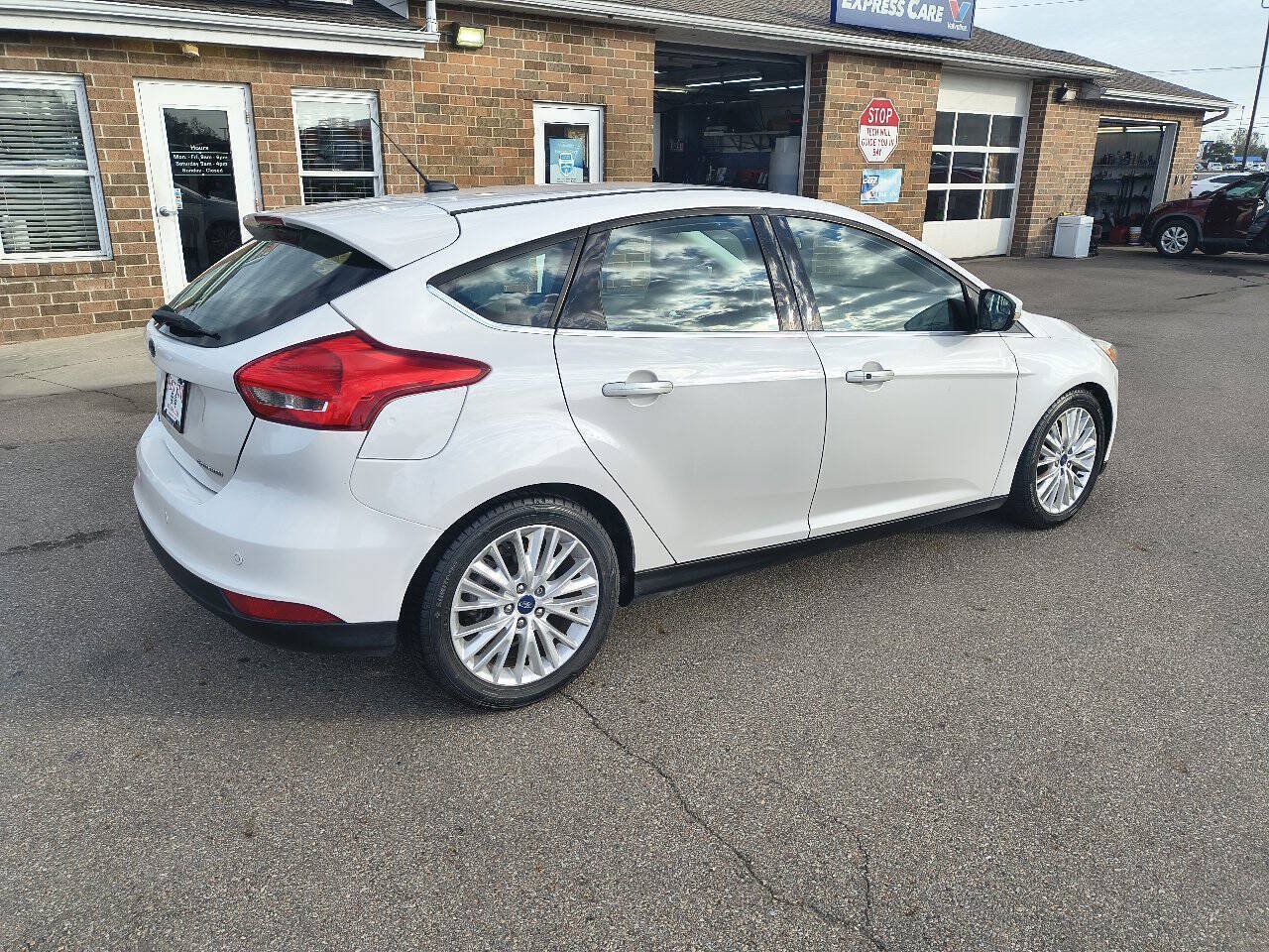 Used 2018 Ford Focus Titanium FWD image 4