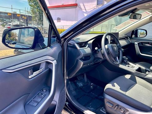 Certified 2025 Toyota RAV4 XLE w/ Convenience Package AWD/4WD image 9
