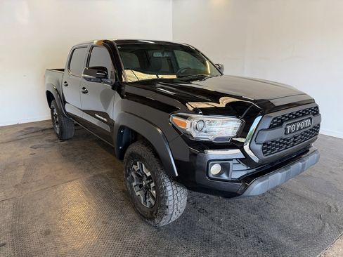 Used 2017 Toyota Tacoma TRD Off-Road w/ Tow Package (A/T) AWD/4WD image 2