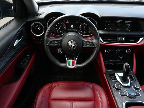 Used 2021 Alfa Romeo Stelvio Sprint w/ Nero Edizione RWD image 10