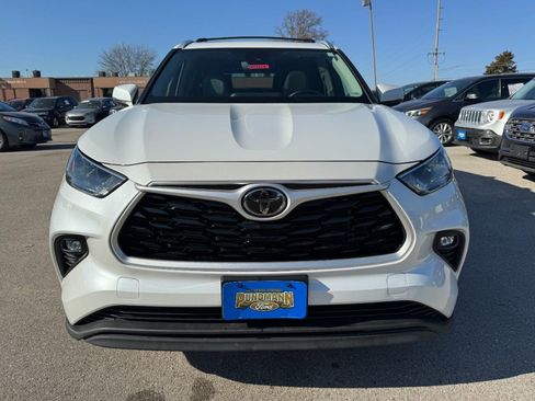 Used 2023 Toyota Highlander XLE image 9