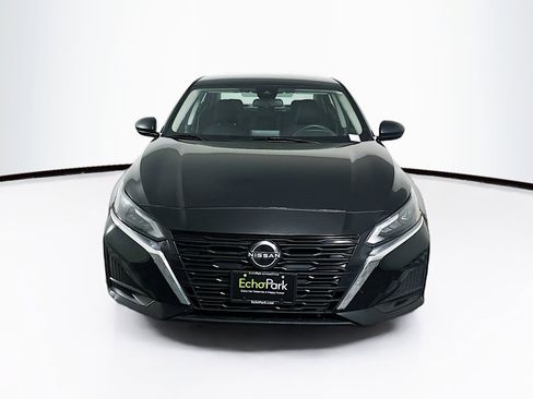 Used 2024 Nissan Altima 2.5 SV image 2