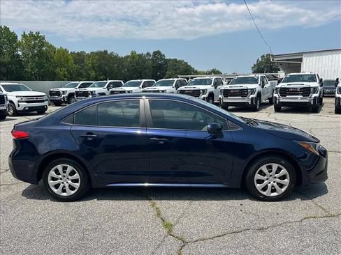 Used 2025 Toyota Corolla LE FWD image 12