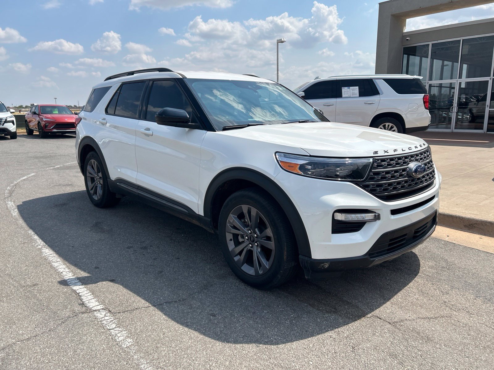 Used 2022 Ford Explorer XLT w/ Equipment Group 202A RWD image 3